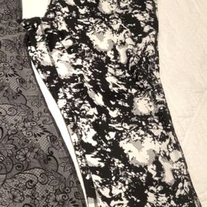 Lane Bryant Livi Active leggings. Blk/wht marble print size 18/20 like new